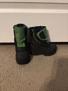 Itasca Kids Black and Green Waterproof Winter Boots